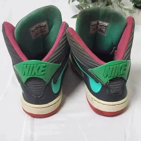 Nike ‘Court Invader’ High Top Basketball Sneakers - 5Y - Picture 3 of 9